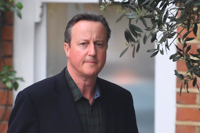 Dossier - 13 mai 2021, Royaume-Uni, Londres : L'ancien Premier ministre britannique David Cameron quitte son domicile à Londres avant de témoigner devant la commission du Trésor des Communes sur Greensill Capital, une société de services financiers basée au Royaume-Uni et A