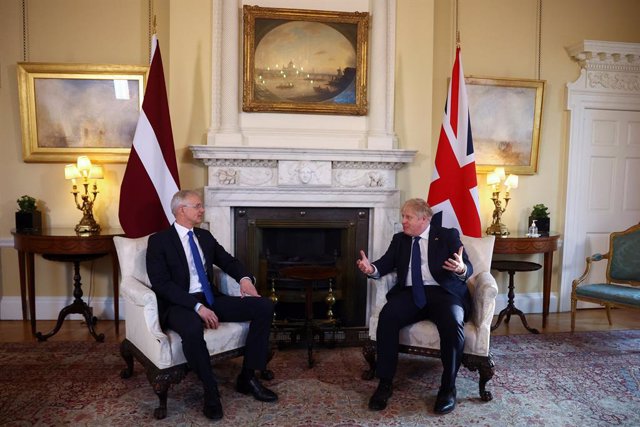 14 mars 2022, Royaume-Uni, Londres : le Premier ministre britannique Boris Johnson (R) rencontre Arturs Krisjanis Karins, Premier ministre de Lettonie, au 10 Downing Street. Photo : Hannah Mckay/PA Wire/dpa