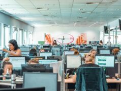 Altice, géant français des télécoms, se retire d’Intelcia