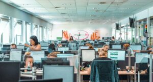 Altice, géant français des télécoms, se retire d’Intelcia