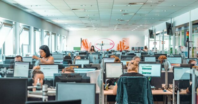 Altice, géant français des télécoms, se retire d'Intelcia