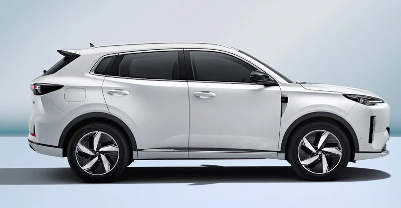 18,4 kWh de batterie LFP signée CATL, mais une recharge limitée au courant alternatif.