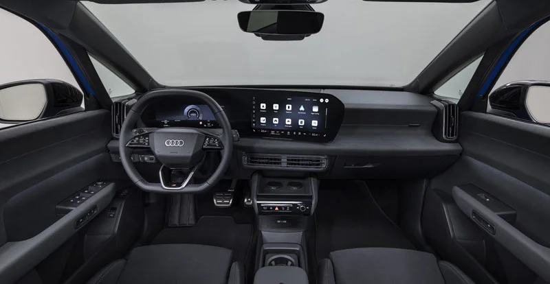 L'A2 e-tron reprend le fameux écran panoramique MMI