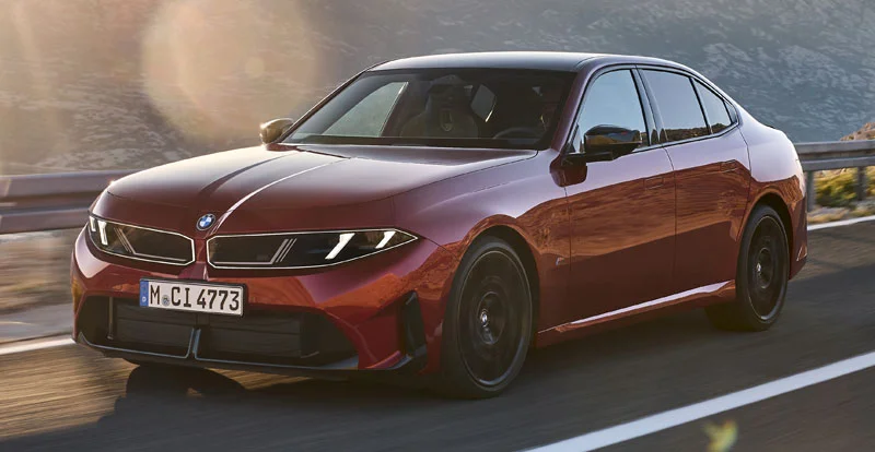 Au lancement, la Série 3 sera disponible avec la motorisation essence MHEV
