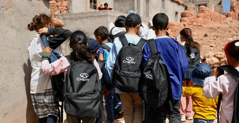 Les enfants d'Al Haouz repartent avec leurs cartables CHERY garnis de fournitures scolaires